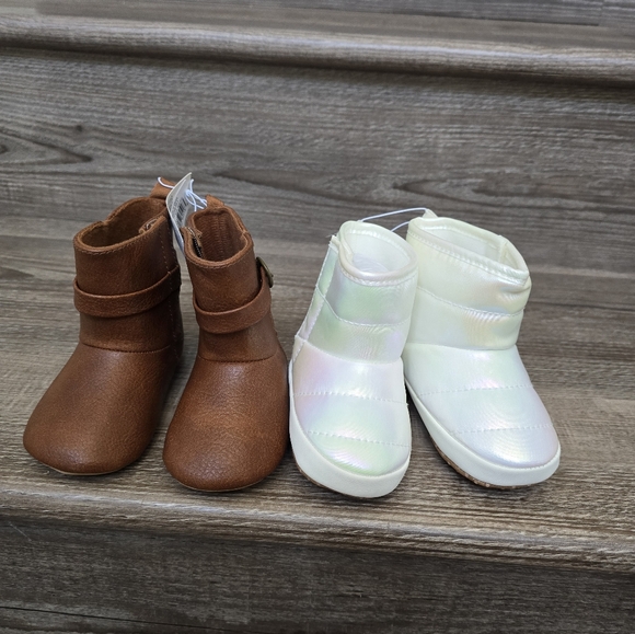 old navy set of 2 boots 12 to 18 mos NWT metallic white & brown - Picture 2 of 5